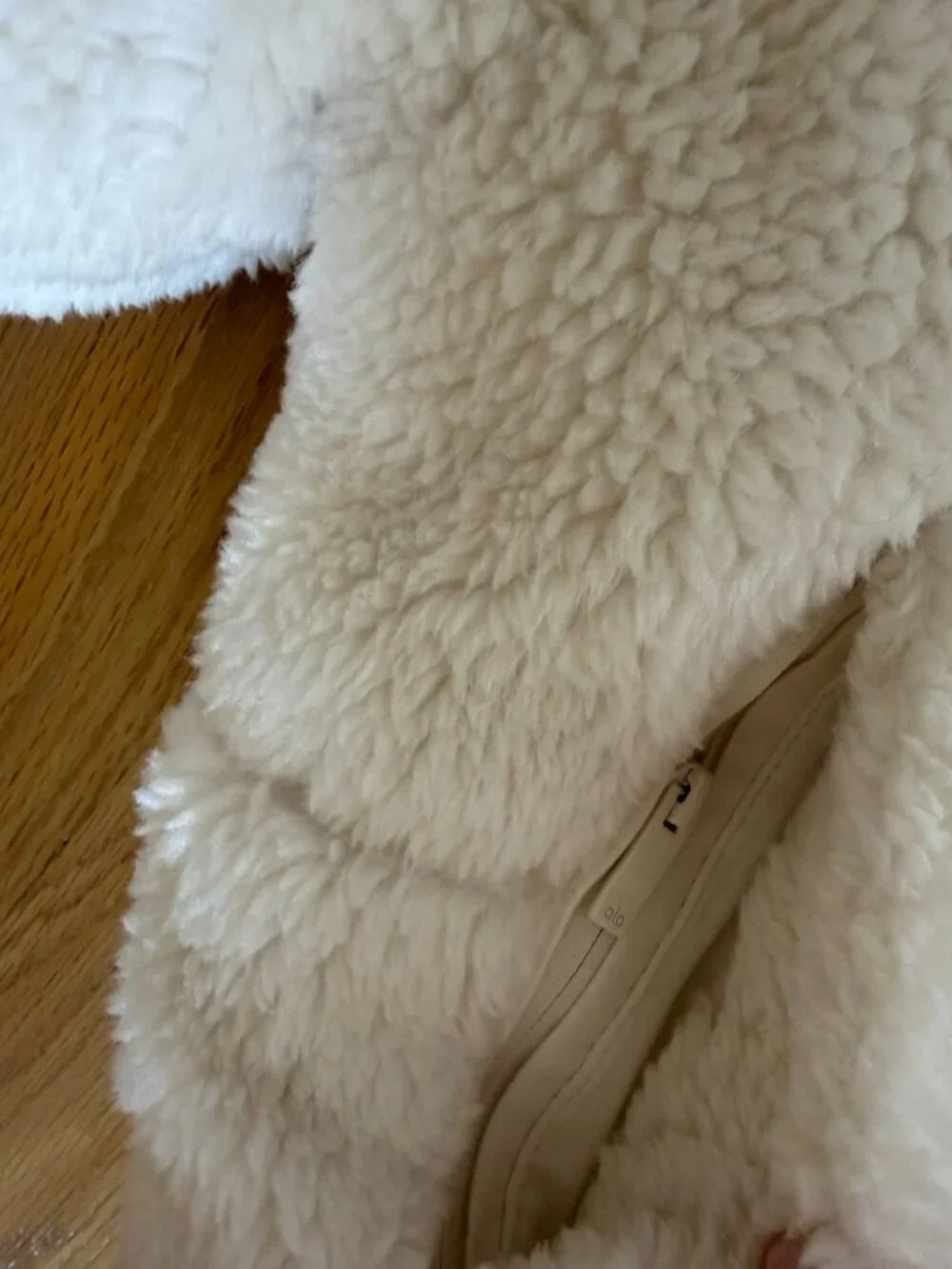 Alo Sherpa Snow Angel Puffer - Ivory, size S